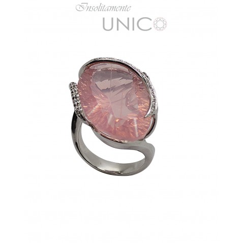 Anello in oro bianco con quarzo rosa e brillanti Anello in oro bianco con quarzo rosa e brillanti