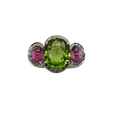 Anello in oro bianco con Peridoto, tormaline rosa e brillanti