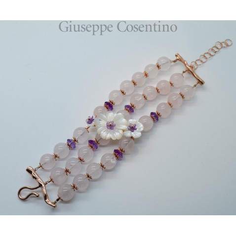 Bracciale in argento rosato con fiori di madreperla e ametista, quarzo rosa e ametiste Bracciale in argento rosato con fiori di madreperla e ametista, quarzo rosa e ametiste
