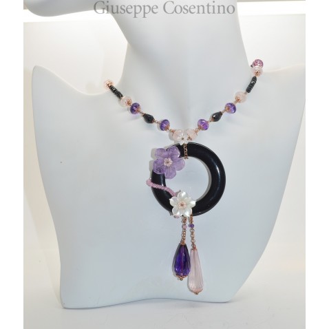 Collana in argento rosato con fiori di madreperla