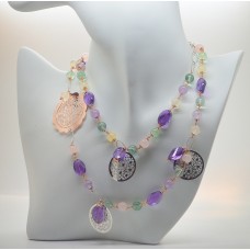 Collana in argento rosato e bianco con ametiste e quarzi colorati