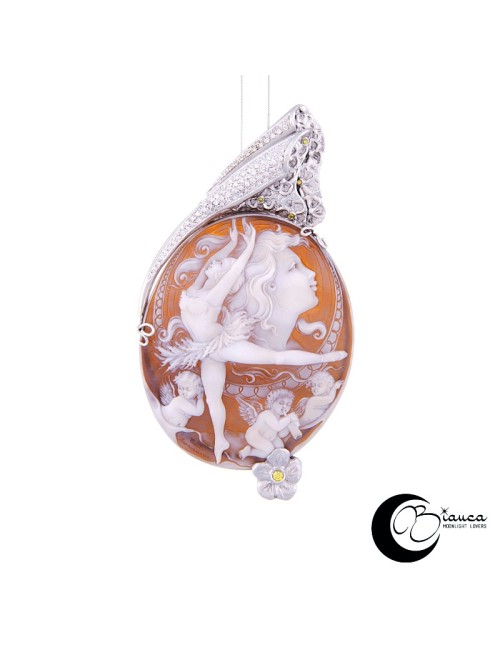 Dancer gold pendant with cameo and diamonds