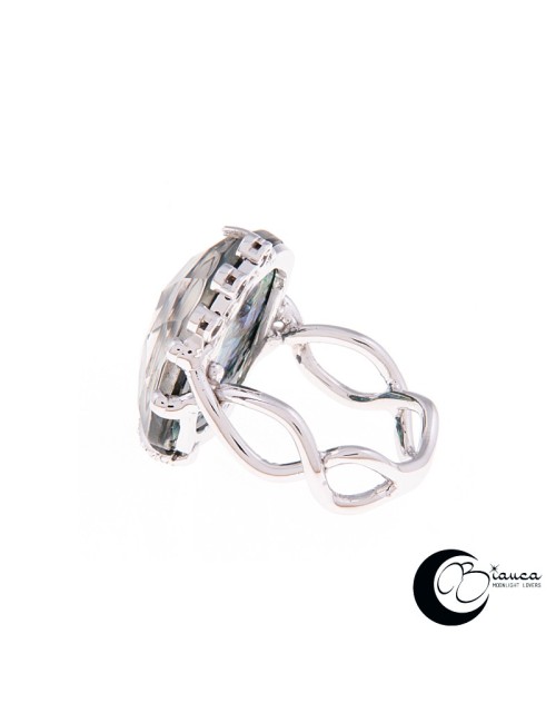 Gold ring with pearl and diamonds