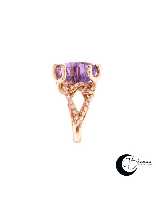 Gold flower ring with amethyst and diamonds