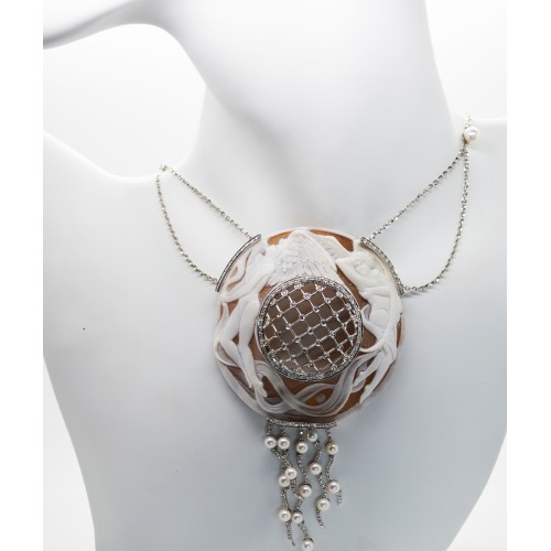 Gold necklace with cameo, pearls and diamonds