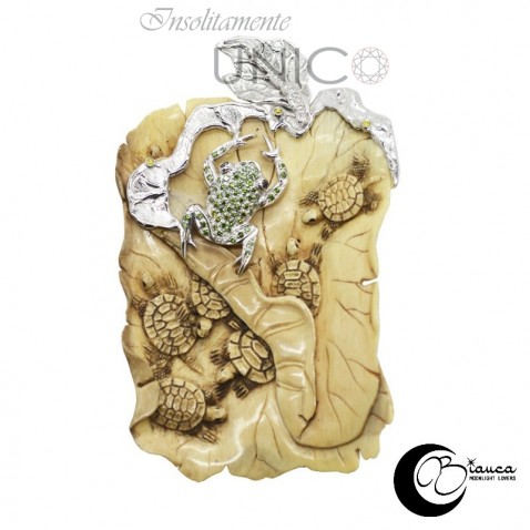 gold pendant with ivory and bright gold pendant with ivory and bright