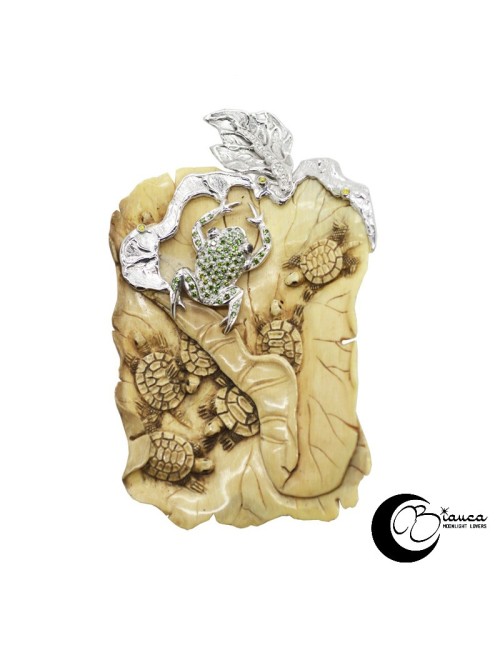 gold pendant with ivory and bright