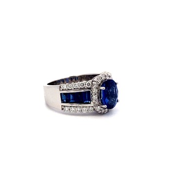 Anello con Zaffiro Naturale Cornflower e Diamanti in Oro Bianco