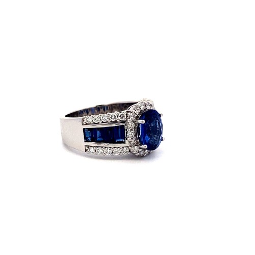 Anello con Zaffiro Naturale Cornflower Certificato e Diamanti
