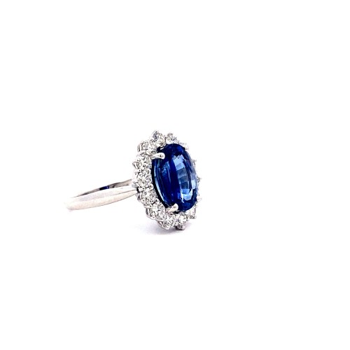 Anello con Zaffiro Naturale Taglio Ovale e Diamanti