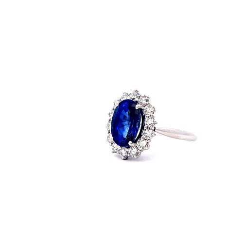 Anello con Zaffiro Naturale Taglio Ovale e Diamanti