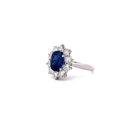 Anello con zaffiro Royal Blue e diamanti naturali in oro bianco