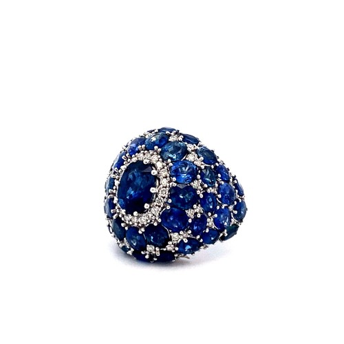 Anello con Zaffiro Ovale e Diamanti