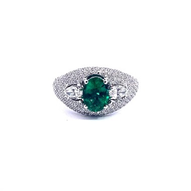 Anello con Smeraldo Ovale e Diamanti in Oro Bianco