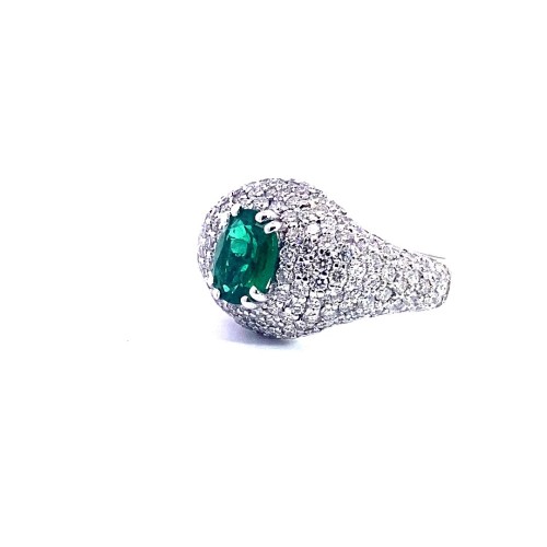 Anello con Smeraldo Ovale e Diamanti in Oro Bianco