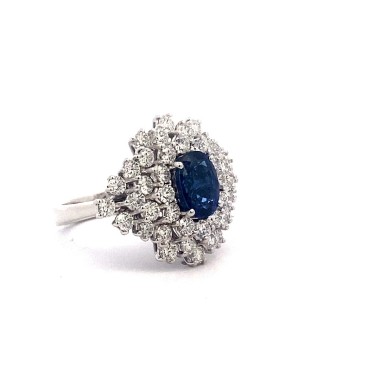 Anello con Zaffiro Ovale e Diamanti Naturali in Oro Bianco