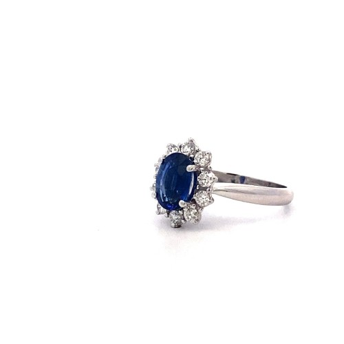 Anello Classico con Zaffiro Ovale Royal Blue e Diamanti Naturali in Oro Bianco