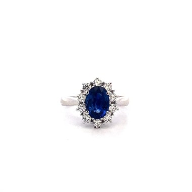 Anello Classico con Zaffiro Ovale Royal Blue e Diamanti Naturali in Oro Bianco