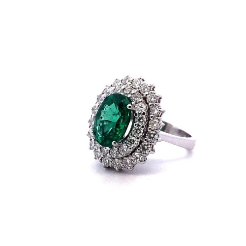 Anello con Smeraldo Ovale e Doppio Contorno di Diamanti Naturali in Oro Bianco