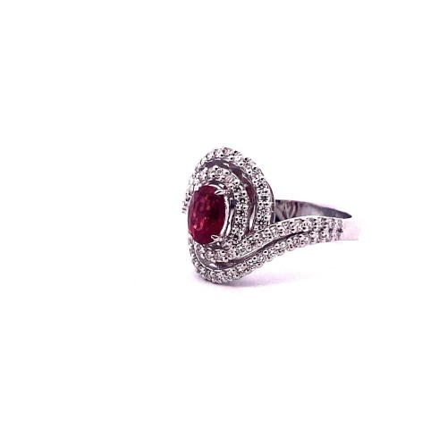 Anello con Rubino Naturale Ovale e Diamanti in Oro Bianco
