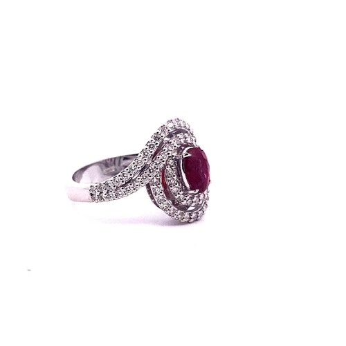 Anello con Rubino Naturale Ovale e Diamanti in Oro Bianco