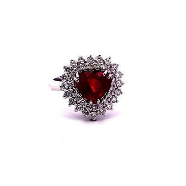 Anello con Rubino a Cuore Naturale e Diamanti in Oro Bianco