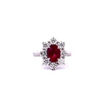Anello Classico con Rubino Naturale Ovale Certificato e Diamanti in Oro Bianco