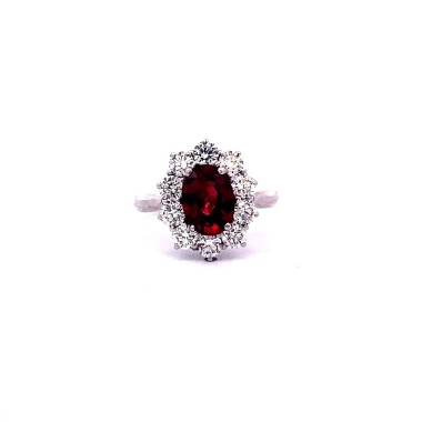 Anello Classico con Rubino Naturale Ovale Certificato e Diamanti in Oro Bianco