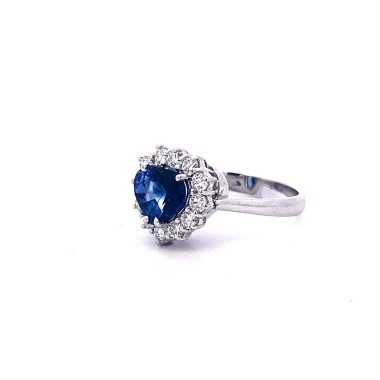 Anello con Zaffiro Cuore 1,98 ct e Diamanti Naturali in Oro Bianco