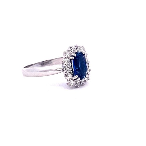 Anello con Zaffiro Cornflower Ovale e Diamanti in Oro Bianco