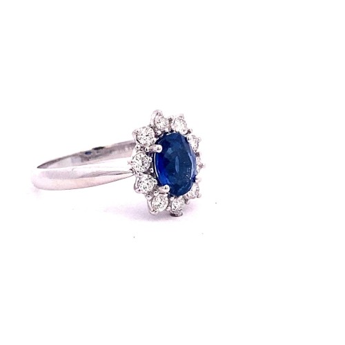 Anello con Zaffiro Naturale e Contorno Classico di Diamanti