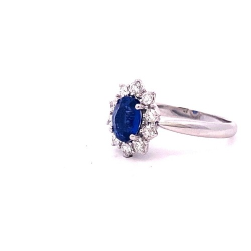 Anello con Zaffiro Naturale e Contorno Classico di Diamanti