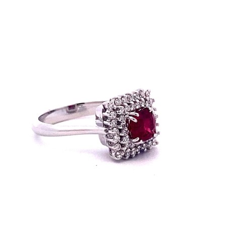 Anello con Rubino Cushion e Doppio Giro di Diamanti