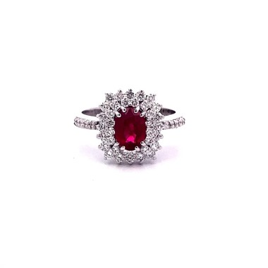 Anello con Rubino Ovale e Doppio Giro di Diamanti