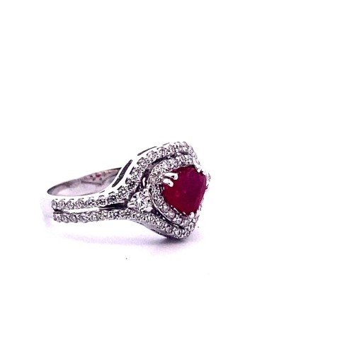 Anello con Rubino Cuore e Doppio Contorno di Diamanti Naturali