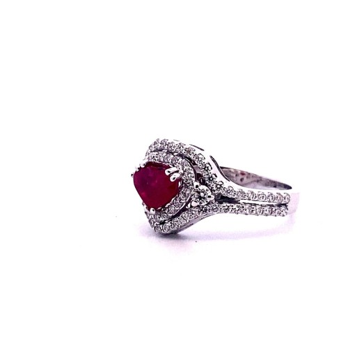Anello con Rubino Cuore e Doppio Contorno di Diamanti Naturali