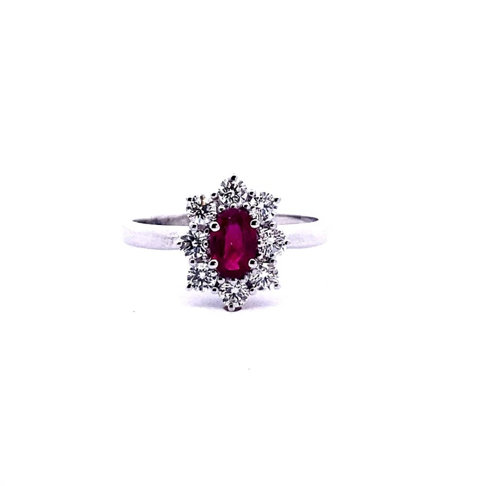 Anello con Rubino Ovale e Contorno Classico di Diamanti Naturali