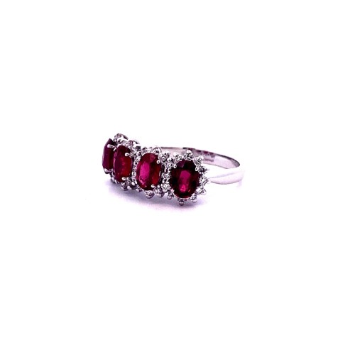 Anello Veretta con Rubini Ovali Contornati da Diamanti Naturali
