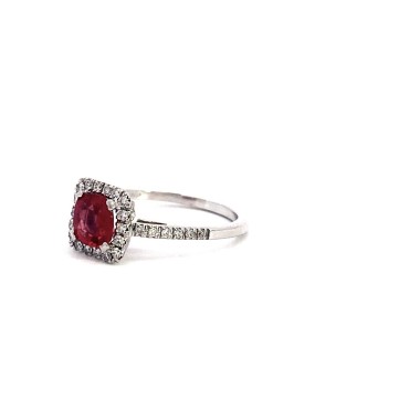 Anello con Rubino Cushion e Diamanti Naturali