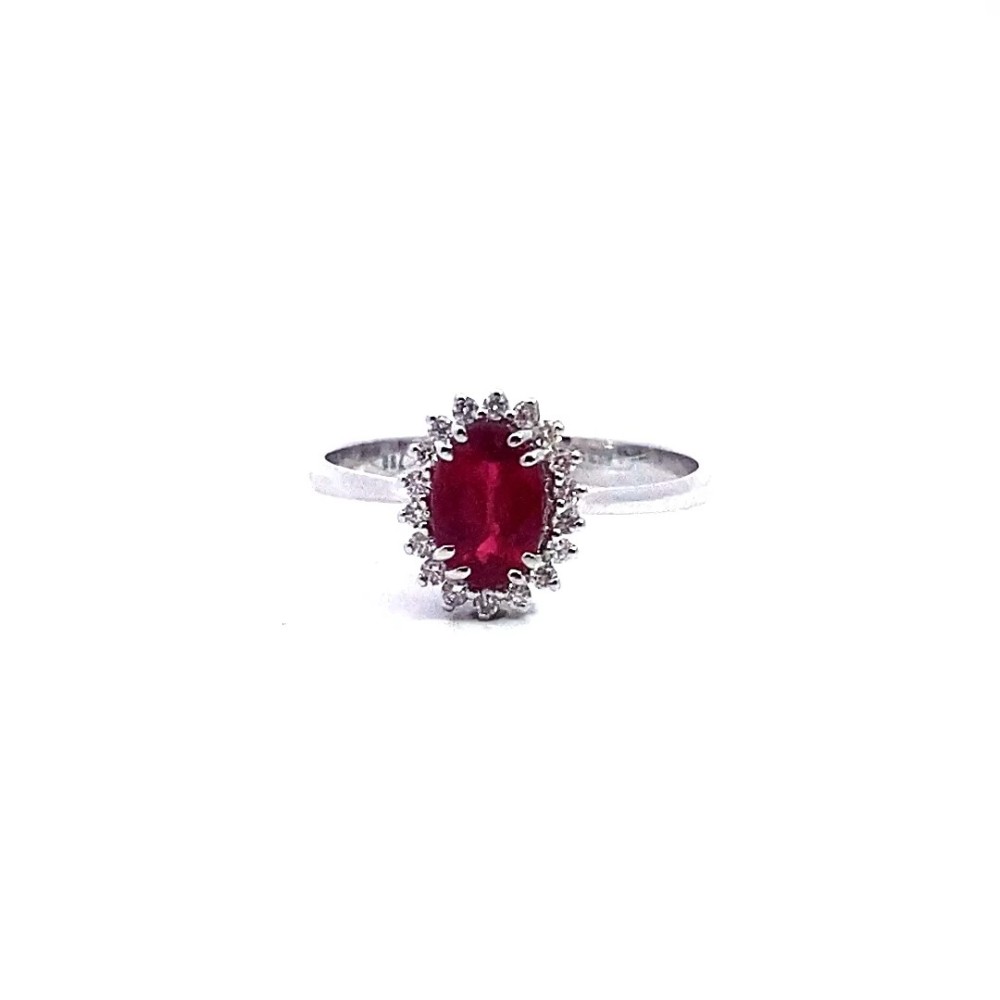 Anello con Rubino Ovale e Contorno di Diamanti Naturali in Oro Bianco