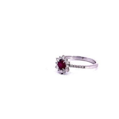 Anello con Rubino Rotondo e Diamanti Naturali in Oro Bianco