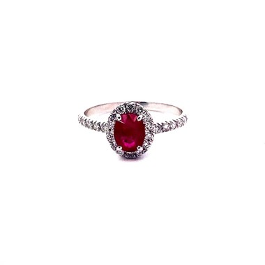 Anello con Rubino Ovale e Diamanti Naturali