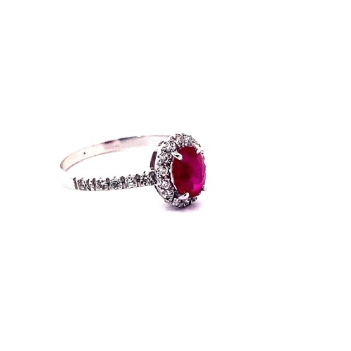 Anello con Rubino Ovale e Diamanti Naturali