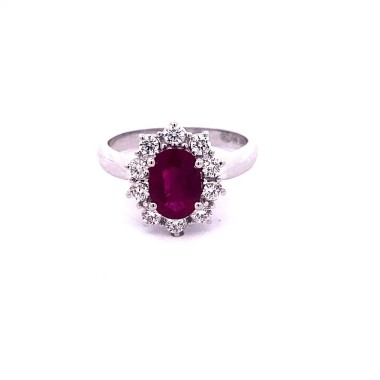 Anello con Rubino Ovale e Diamanti Naturali