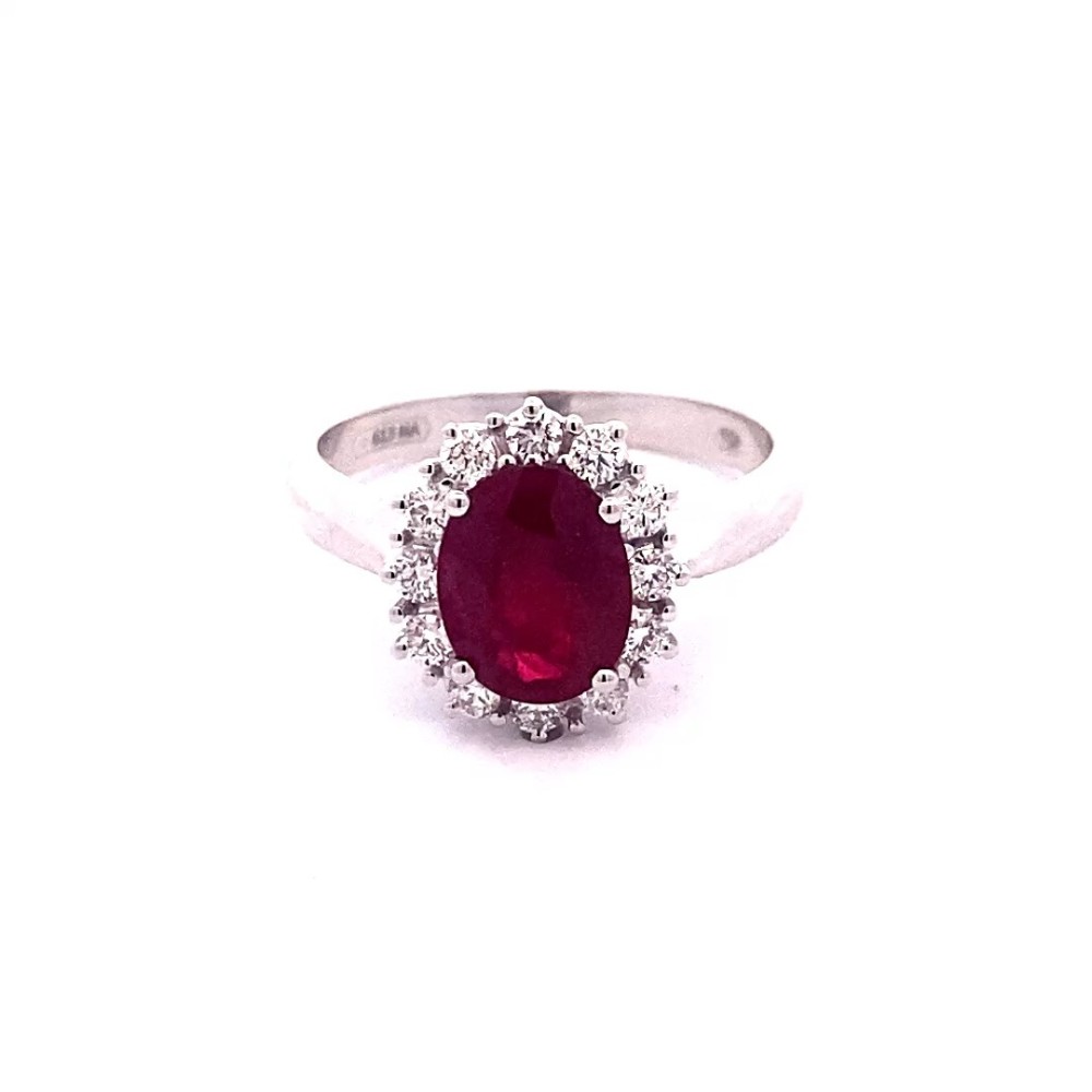 Anello con Rubino Ovale e Diamanti Naturali