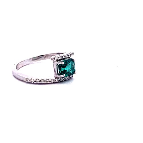 Anello con Smeraldo Rettangolare e Diamanti Naturali