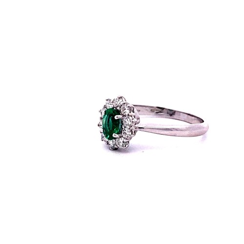 Anello con Smeraldo Ovale e Diamanti Naturali