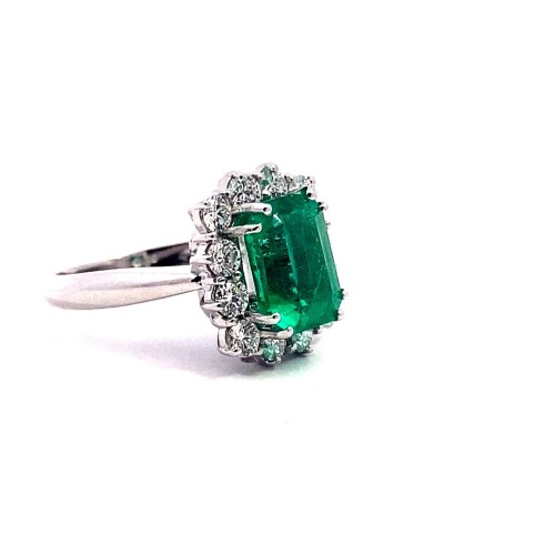 Anello con Smeraldo Naturale Colombiano Rettangolare e Diamanti Naturali in Oro Bianco 18 Carati