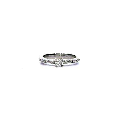 Anello Solitario con Diamante Naturale Centrale 0,22 ct e Diamanti sul Gambo 0,17 ct