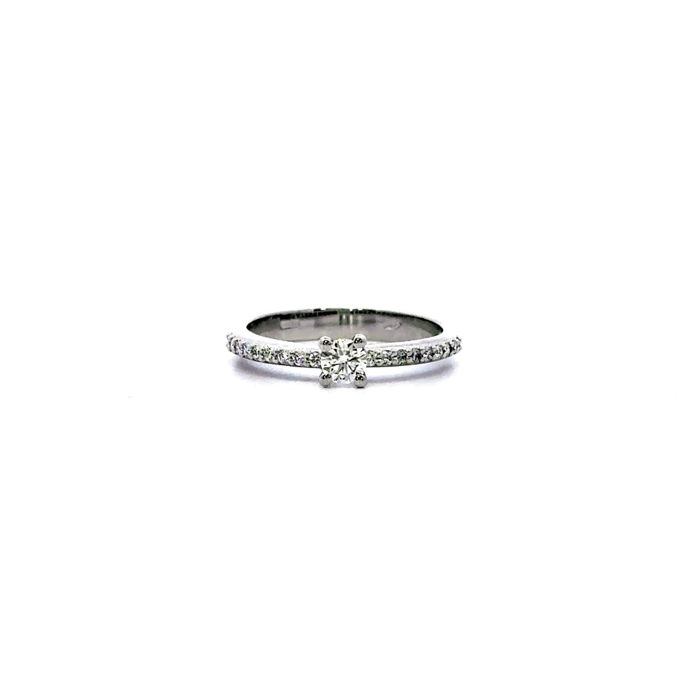 Anello Solitario con Diamante Naturale Centrale 0,22 ct e Diamanti sul Gambo 0,17 ct